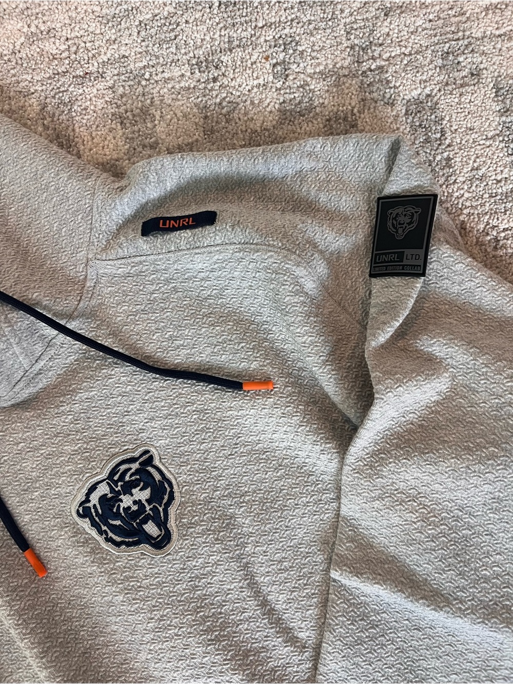 Gray Chicago Bears UNRL Hooded Sweatshirt NWT - Picture 2 of 5